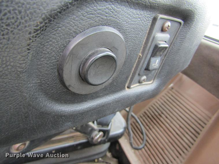 image for item DE6707 1995 John Deere 7600 tractor