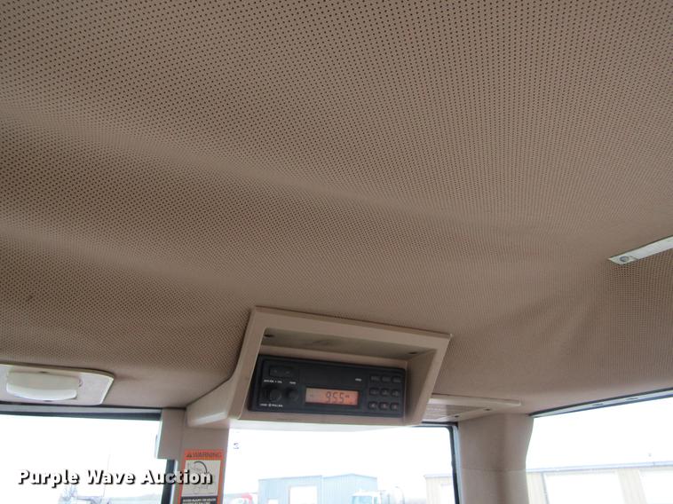 image for item DE6707 1995 John Deere 7600 tractor