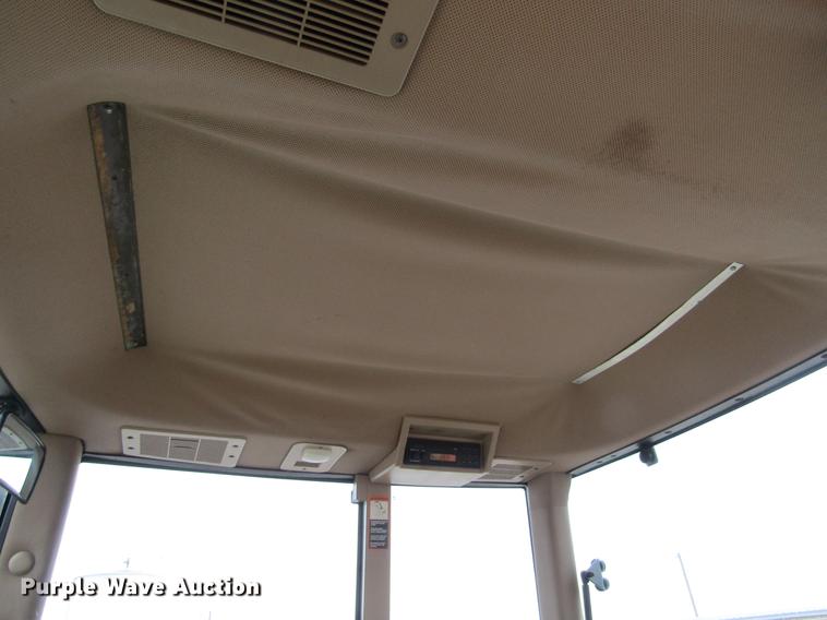 image for item DE6707 1995 John Deere 7600 tractor