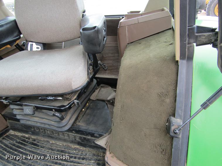 image for item DE6707 1995 John Deere 7600 tractor