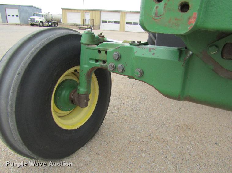 image for item DE6707 1995 John Deere 7600 tractor