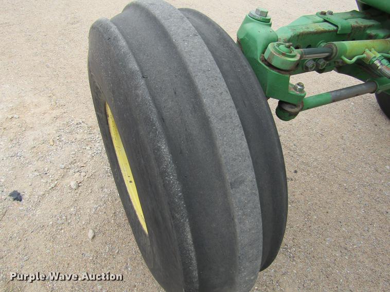 image for item DE6707 1995 John Deere 7600 tractor