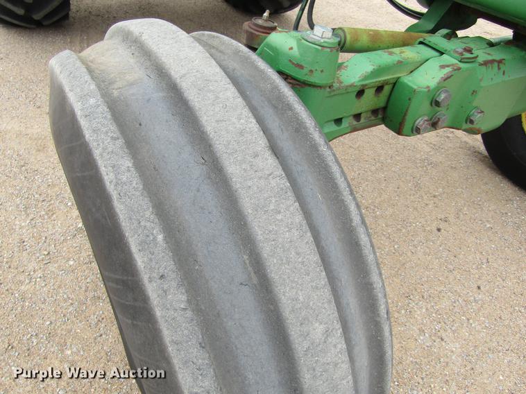 image for item DE6707 1995 John Deere 7600 tractor