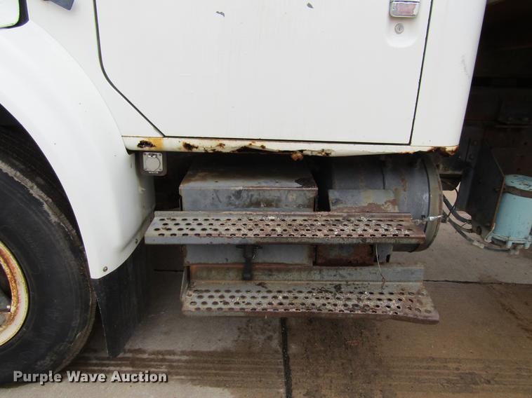 image for item DF3755 1991 International 4900 dump truck