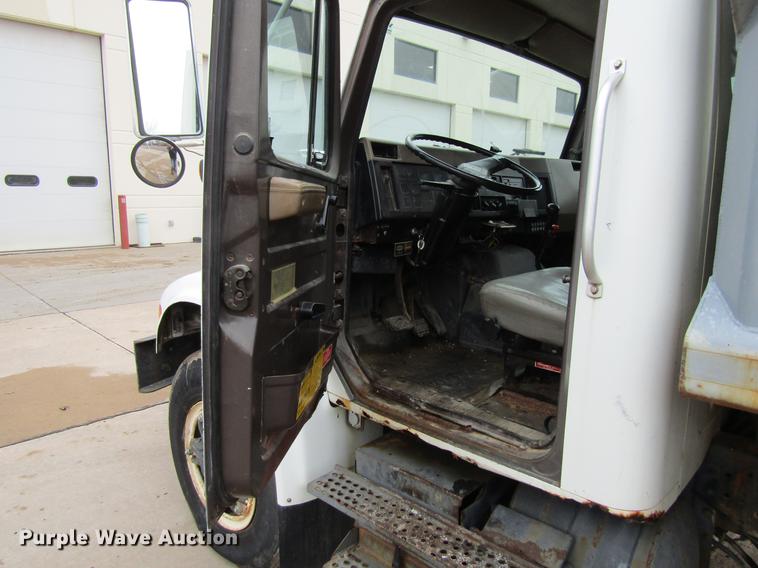image for item DF3755 1991 International 4900 dump truck