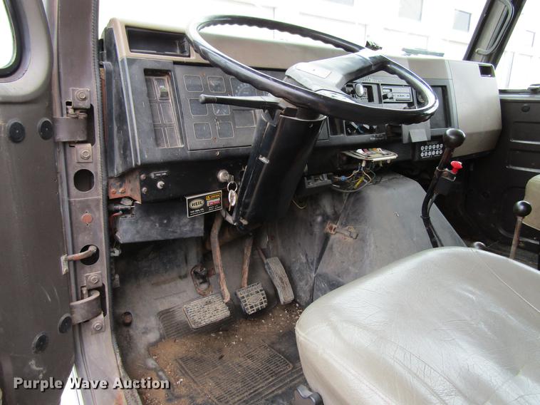 image for item DF3755 1991 International 4900 dump truck