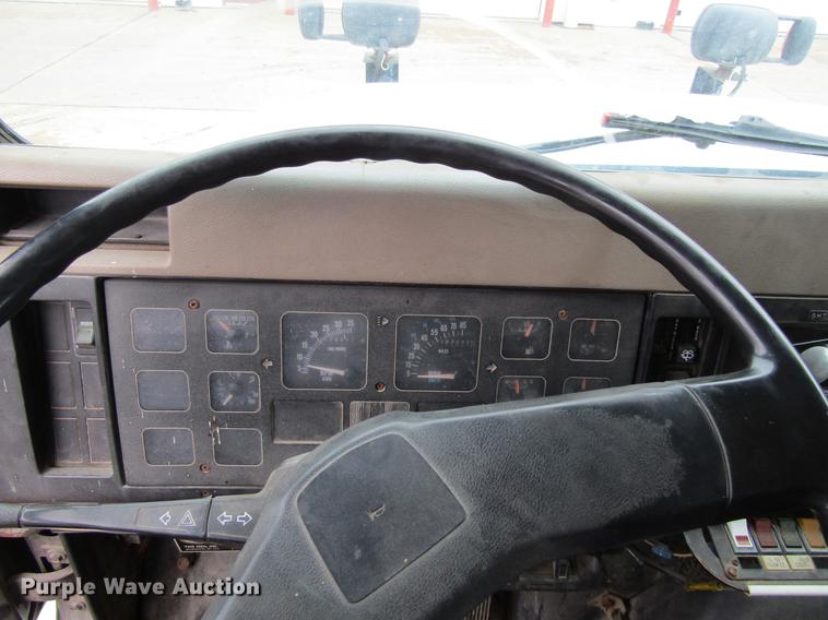 image for item DF3755 1991 International 4900 dump truck