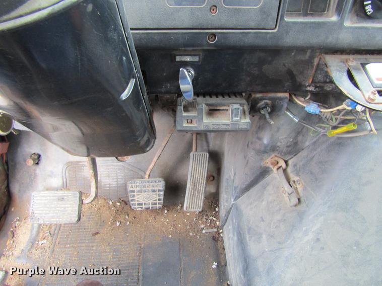 image for item DF3755 1991 International 4900 dump truck