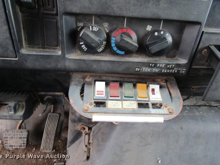 image for item DF3755 1991 International 4900 dump truck