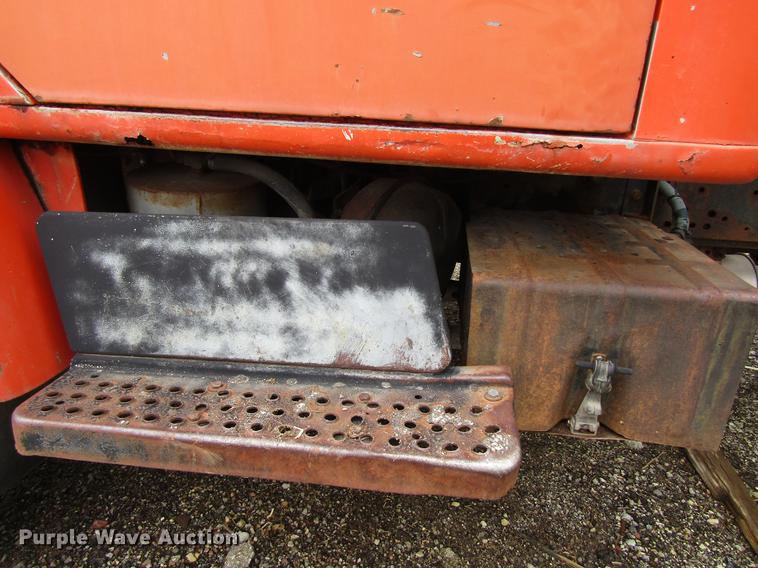 image for item DF3756 1981 International 1854 tank truck