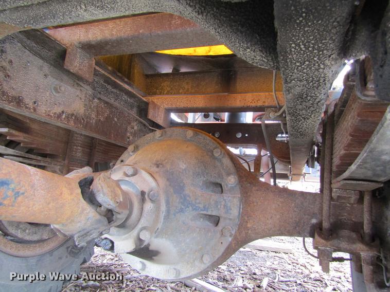 image for item DF3756 1981 International 1854 tank truck