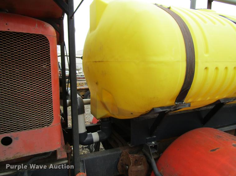 image for item DF3756 1981 International 1854 tank truck