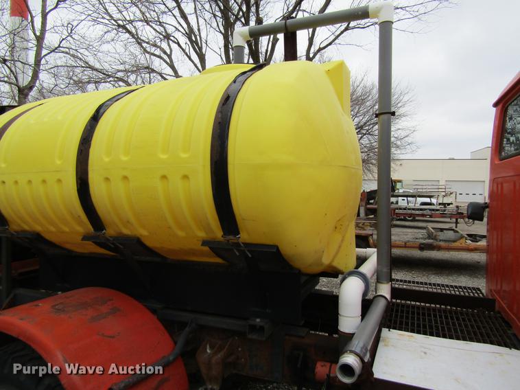 image for item DF3756 1981 International 1854 tank truck