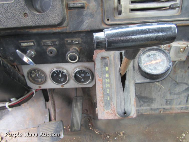 image for item DF3756 1981 International 1854 tank truck