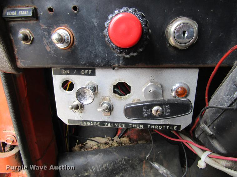 image for item DF3756 1981 International 1854 tank truck