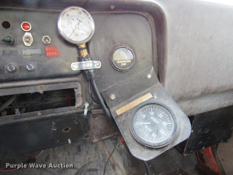 image for item DF3756 1981 International 1854 tank truck
