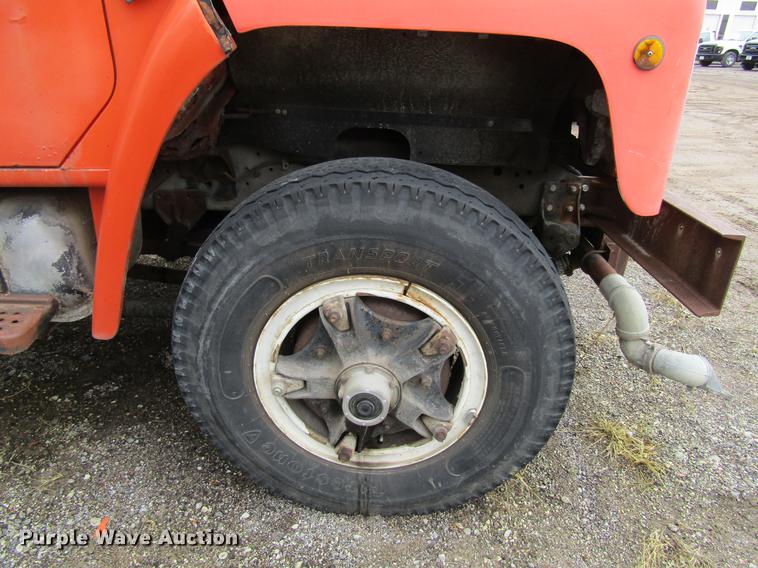 image for item DF3756 1981 International 1854 tank truck