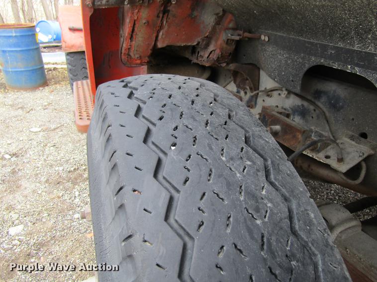 image for item DF3756 1981 International 1854 tank truck