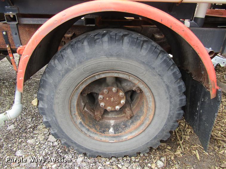 image for item DF3756 1981 International 1854 tank truck