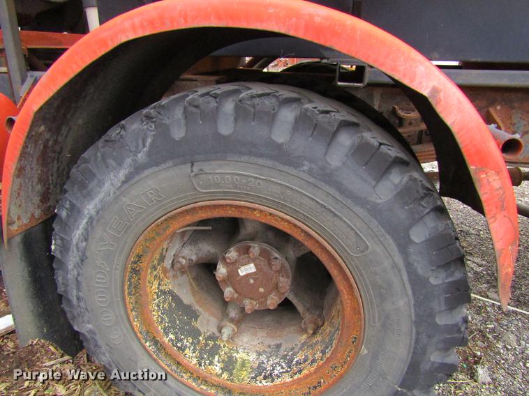 image for item DF3756 1981 International 1854 tank truck