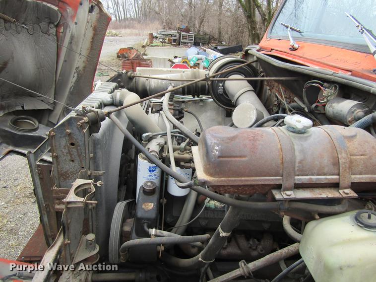 image for item DF3756 1981 International 1854 tank truck