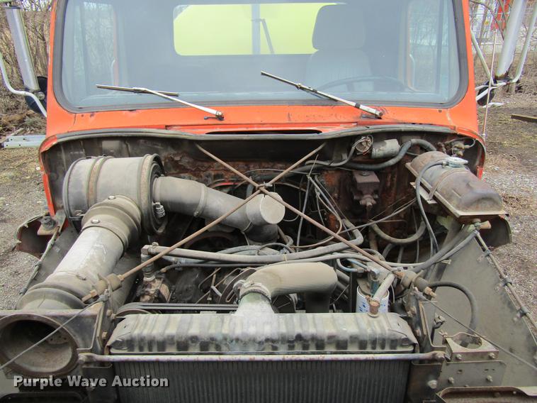 image for item DF3756 1981 International 1854 tank truck