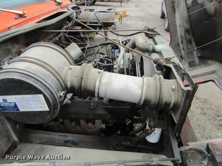 image for item DF3756 1981 International 1854 tank truck