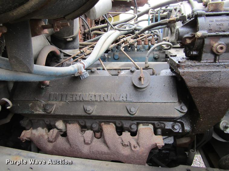 image for item DF3756 1981 International 1854 tank truck