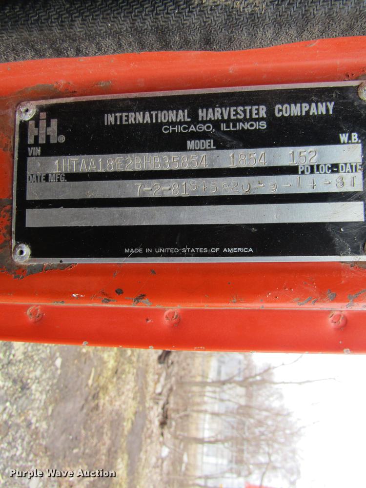 image for item DF3756 1981 International 1854 tank truck