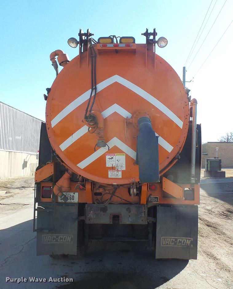 image for item DV9602 2001 International 2554 vacuum truck