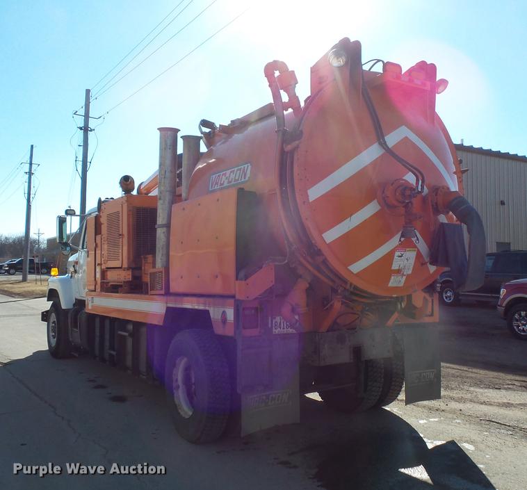 image for item DV9602 2001 International 2554 vacuum truck