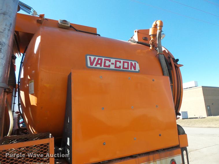 image for item DV9602 2001 International 2554 vacuum truck