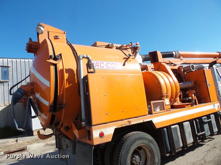 image for item DV9602 2001 International 2554 vacuum truck