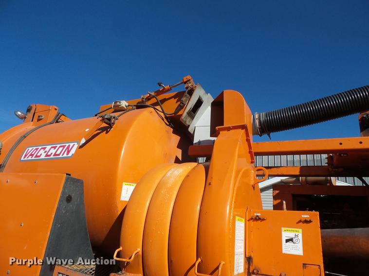 image for item DV9602 2001 International 2554 vacuum truck