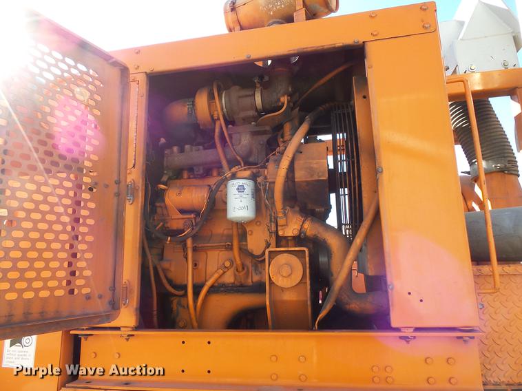 image for item DV9602 2001 International 2554 vacuum truck