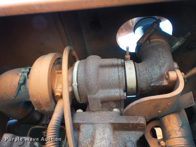 image for item DV9602 2001 International 2554 vacuum truck