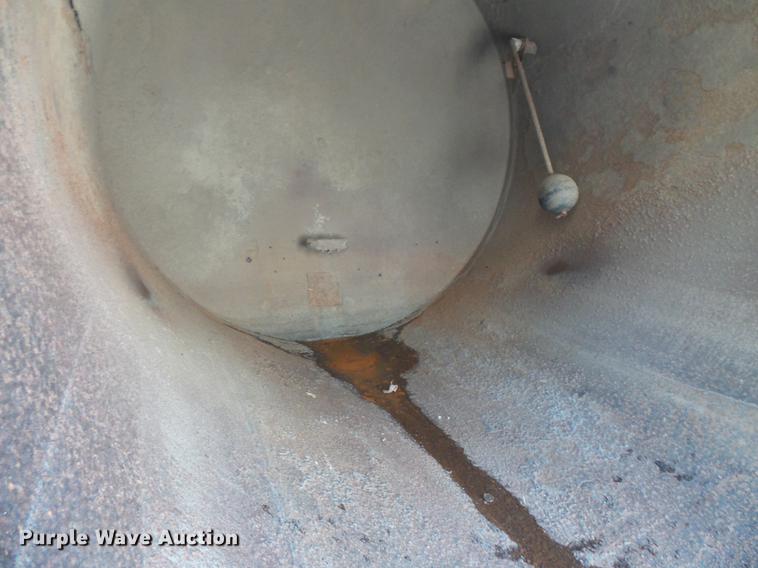 image for item DV9602 2001 International 2554 vacuum truck