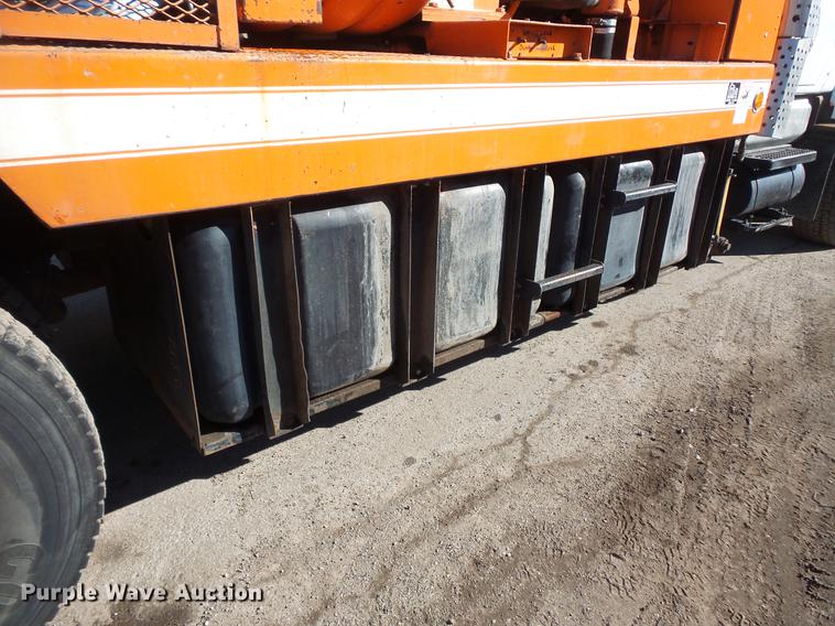 image for item DV9602 2001 International 2554 vacuum truck