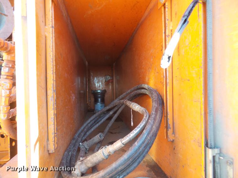 image for item DV9602 2001 International 2554 vacuum truck