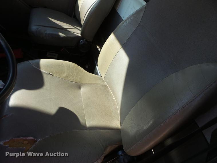 image for item DV9602 2001 International 2554 vacuum truck