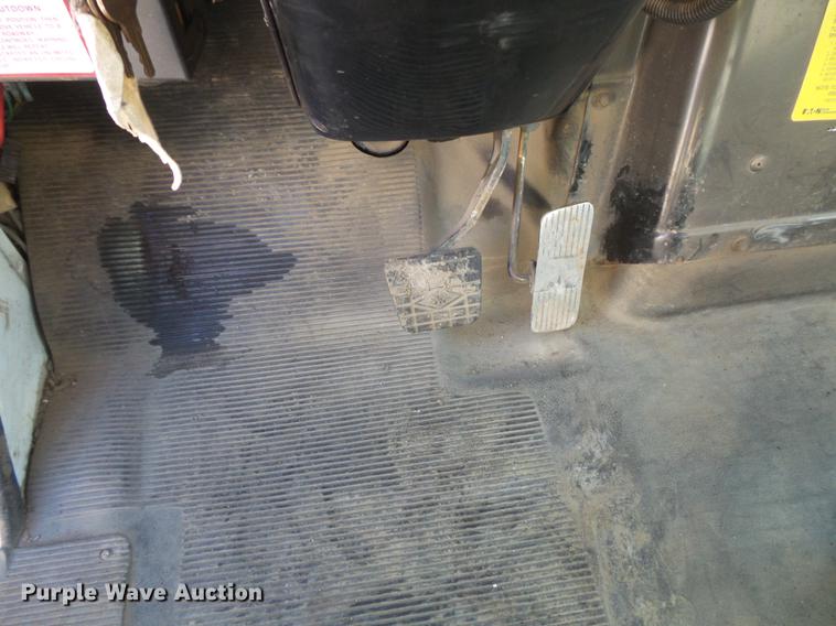 image for item DV9602 2001 International 2554 vacuum truck