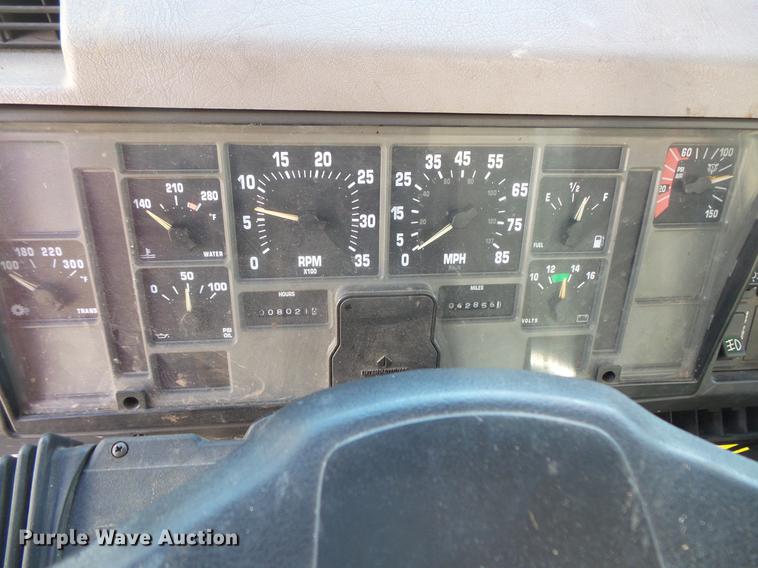 image for item DV9602 2001 International 2554 vacuum truck