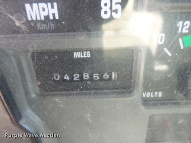 image for item DV9602 2001 International 2554 vacuum truck