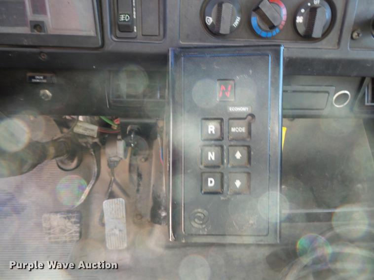 image for item DV9602 2001 International 2554 vacuum truck