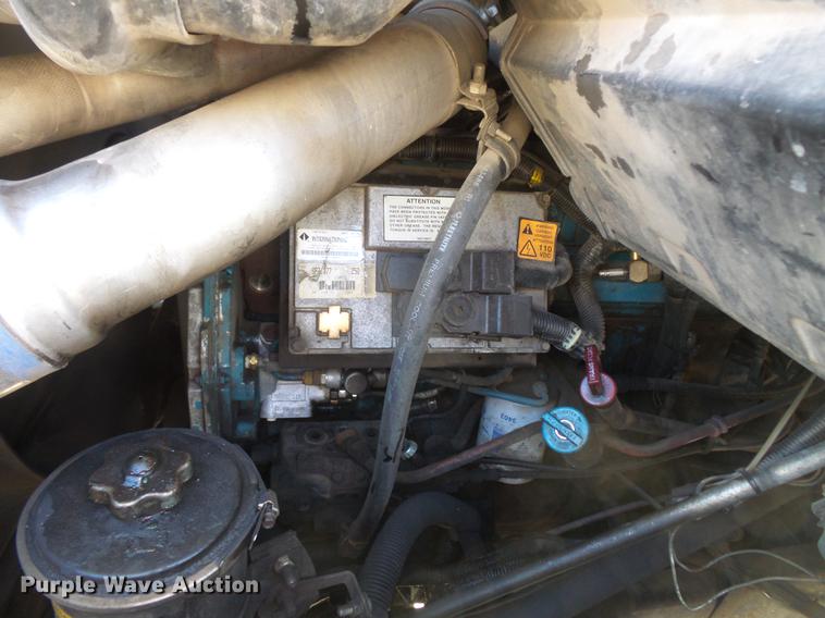 image for item DV9602 2001 International 2554 vacuum truck