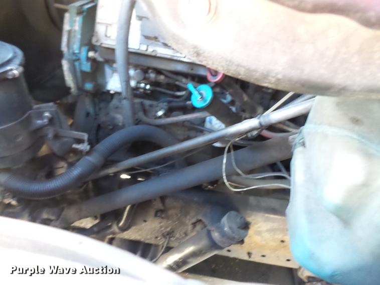 image for item DV9602 2001 International 2554 vacuum truck