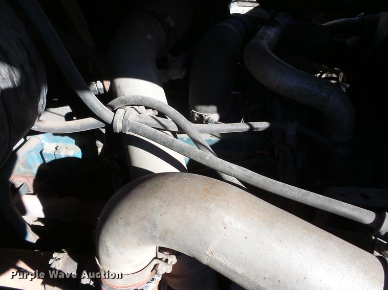 image for item DV9602 2001 International 2554 vacuum truck