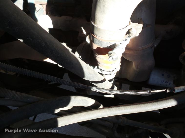 image for item DV9602 2001 International 2554 vacuum truck