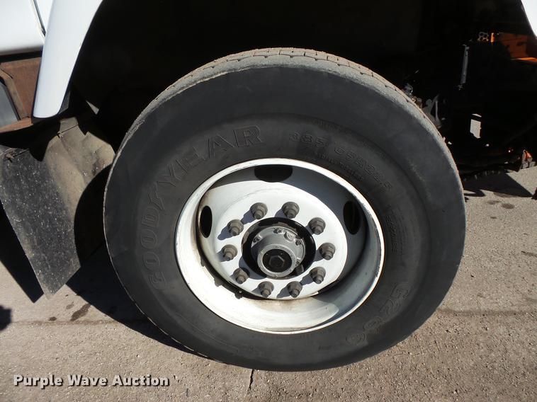 image for item DV9602 2001 International 2554 vacuum truck