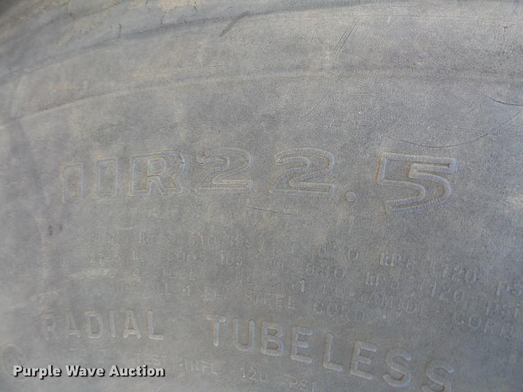 image for item DV9602 2001 International 2554 vacuum truck